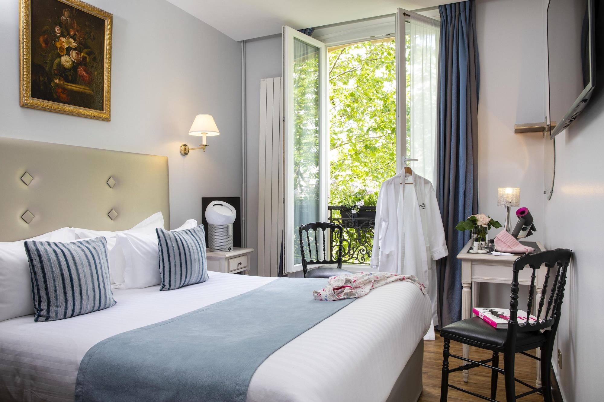 Hotel Plaza Elysees Paris Bagian luar foto