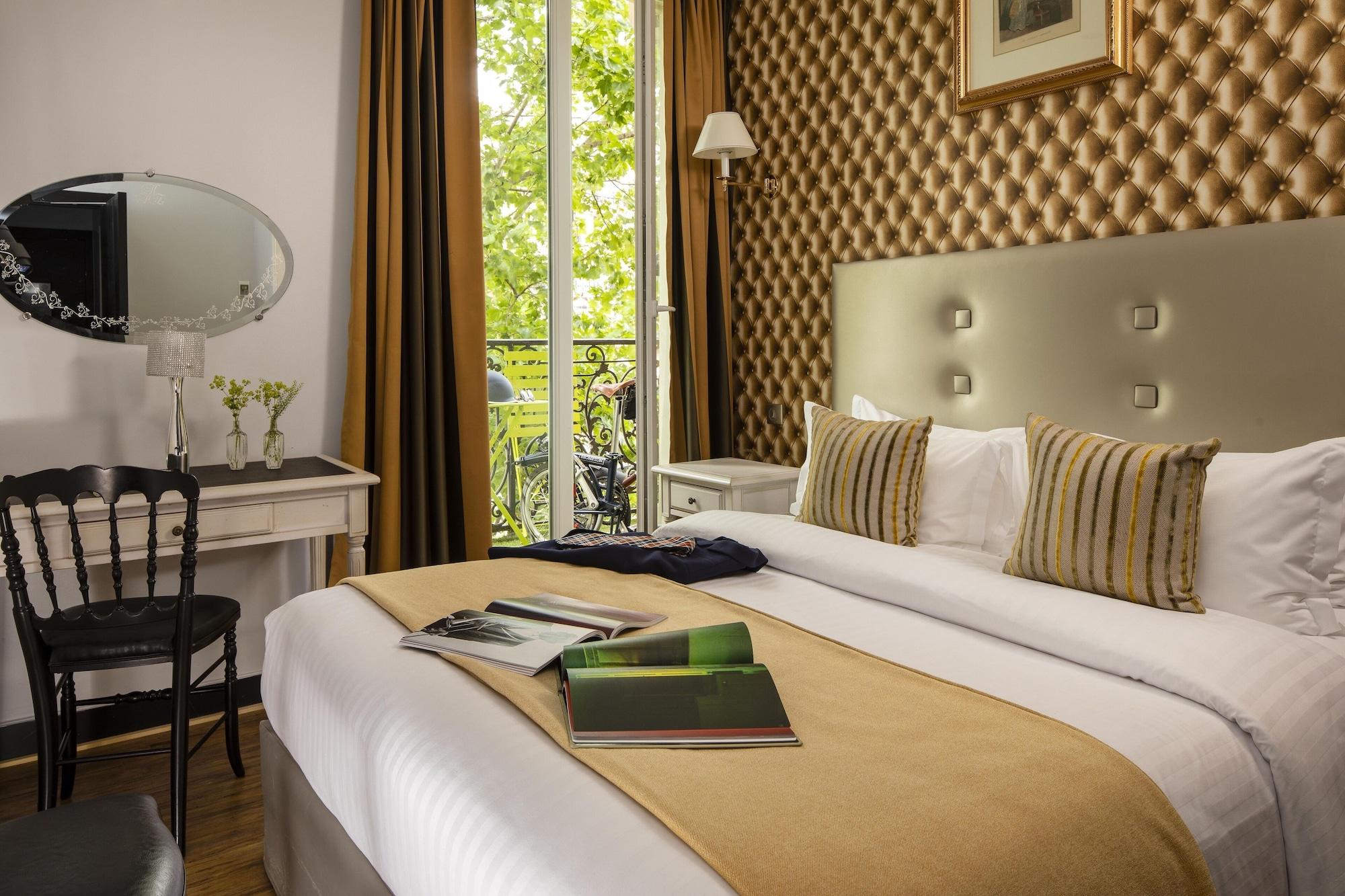 Hotel Plaza Elysees Paris Bagian luar foto