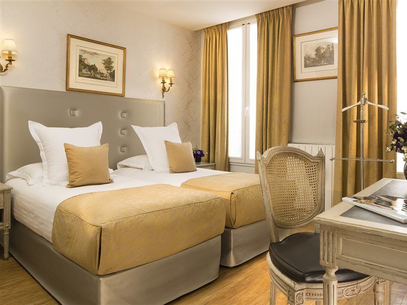 Hotel Plaza Elysees Paris Bagian luar foto